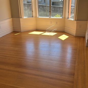 Janaina's Cleaning Service - Living room - windows, baseboards, floor - Home Cleaning Near Me