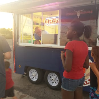 Sonoran Snoballs - a woman ordering food from a food truck - Street Vendors Near Me - Tucson, Arizona Sonoran Snoballs - a woman ordering food from a food truck - Street Vendors Near Me - Tucson, Arizona