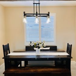 Shutter Man - Dinning area