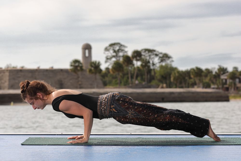 Yoganavaboat Logo