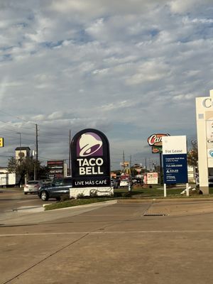 Taco Bell - Live Más Café by null