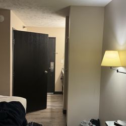 New Victorian Suites - The ceiling cracked and leaked water all over our stuff that they said didn't happen