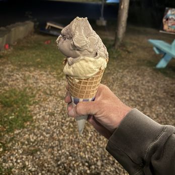 Mainely Custard - Maine Blueberry on top with Apple Pie in the cone. - Ice Cream & Frozen Yogurt Near Me - Freeport, Maine Mainely Custard - Maine Blueberry on top with Apple Pie in the cone. - Ice Cream & Frozen Yogurt Near Me - Freeport, Maine