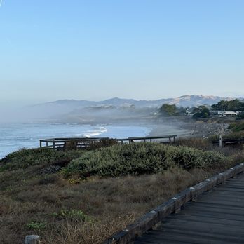 Cambria Beach Lodge - Beach board walk right across the street - Hotels Near Me - Cambria, California Cambria Beach Lodge - Beach board walk right across the street - Hotels Near Me - Cambria, California