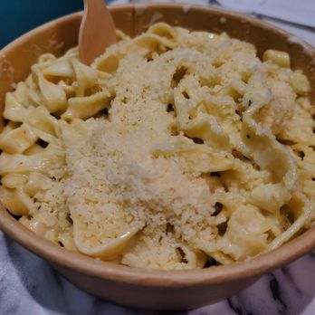 Yummy Cheese Pasta - Fettuccine Alfredo - Pasta Shops Near Me - New York, New York Yummy Cheese Pasta - Fettuccine Alfredo - Pasta Shops Near Me - New York, New York
