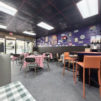 50’s Diner - Inside of restaurant. So cute! - Pizza Near Me - Orlando, Florida
