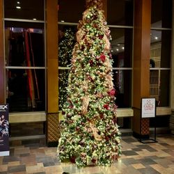 Red Hawk Resort + Casino  - 12.24.23 Christmas Tree just below the escalators