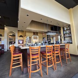 Monty's Restaurant & Pizzeria - Full bar