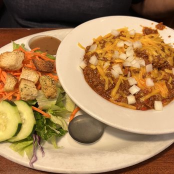 Yosemite Falls Cafe - Bowl of chili and salad - American Near Me - Clovis, California