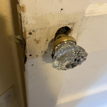 Nevada City Inn - Disgusting door handle falling out of the  door. - Hotels Near Me - Nevada City, California