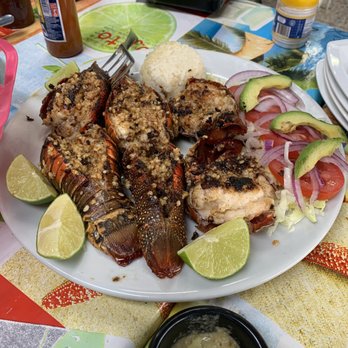 Mariscos Las Koras - Lobsters - Seafood Near Me - Alfredo V. Bonfil, ROO