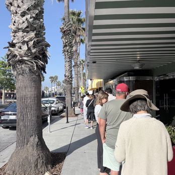 Petitgrain Boulangerie - The line moved quickly - Bakeries Near Me - Santa Monica, California Petitgrain Boulangerie - The line moved quickly - Bakeries Near Me - Santa Monica, California