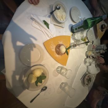 Bobby Van's Grill - Amazing dessert for the family - American Near Me - Washington, DC, District of Columbia
