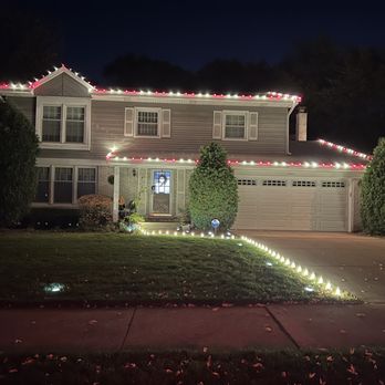 Hanging Lights Club - Hanging Lights - Holiday Decorating Services Near Me Hanging Lights Club - Hanging Lights - Holiday Decorating Services Near Me