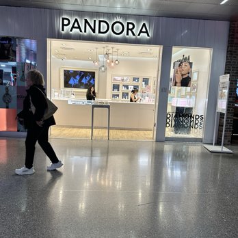 Square Orland Mall Pandora PANDORA JEWELRY Updated July 2025 5757 - Technical View