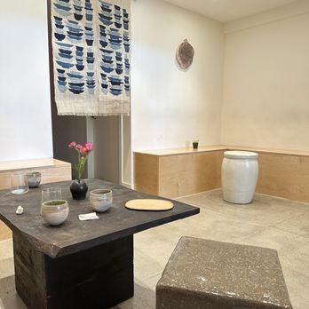 Kettl - Interior sitting area - Coffee & Tea Near Me - Los Angeles, California