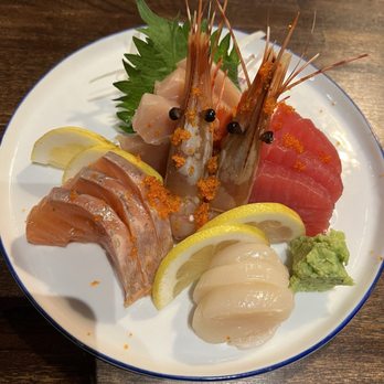 Tamari Bar - 5 piece sashimi - Izakaya Near Me - Seattle, Washington Tamari Bar - 5 piece sashimi - Izakaya Near Me - Seattle, Washington