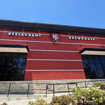 BJ's Restaurant & Brewhouse - The side of the restaurant - Pizza Near Me - Escondido, California