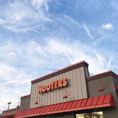 Hooters by null