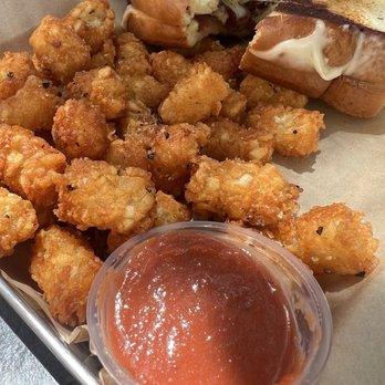 8 Bit Brewing Company - Grilled Cheese with Bacon and tater tots - New American Near Me - Murrieta, California 8 Bit Brewing Company - Grilled Cheese with Bacon and tater tots - New American Near Me - Murrieta, California