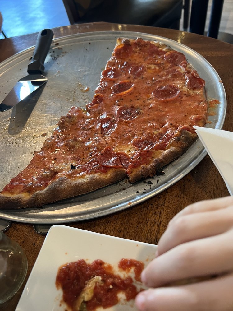 TWISTED GOAT RESTAURANT 184 CT81, Killingworth, Connecticut Pizza