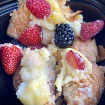 Urth Caffé-Pasadena - Mixed Berries Danish  - BFF devoured into it before I could take a picture - Cafes Near Me - Pasadena, California