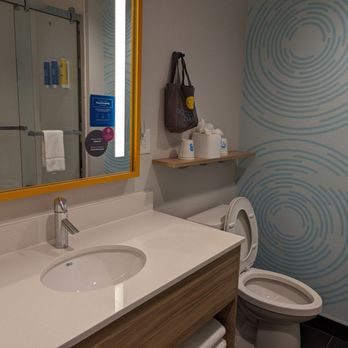 Tru by Hilton Webster Houston NASA - Sink/counter top, mirror and toilet - Hotels Near Me - Webster, Texas Tru by Hilton Webster Houston NASA - Sink/counter top, mirror and toilet - Hotels Near Me - Webster, Texas