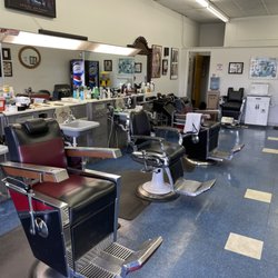 Solana Barber Shop - Classic barbershop setting