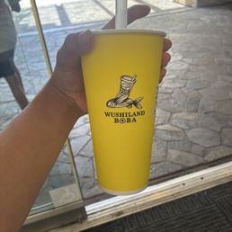 You can't see it here lol but it's a four seasons tea with coconut jelly. Less ice and 50% sugar. You can't see it here lol but it's a four seasons tea with coconut jelly. Less ice and 50% sugar.