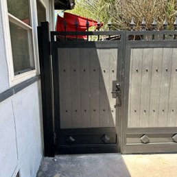 Gate door-perfectly aligned and gorgeous.