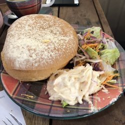 Coach House Coffee Shop - Bread mit Cheddar, Coleslaw und Seeds