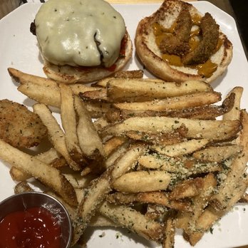Loose Ends Brewing - Chorizo burger and parm fries - Breweries Near Me - Centerville, Ohio