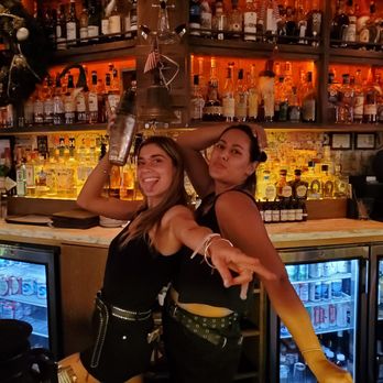 South Pointe Tavern - American Near Me - Miami Beach, Florida