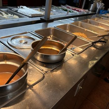 Mandarin Garden Buffet Restaurant - Hot and sour or won ton soup choice. - Chinese Near Me - Chilliwack, British Columbia Mandarin Garden Buffet Restaurant - Hot and sour or won ton soup choice. - Chinese Near Me - Chilliwack, British Columbia