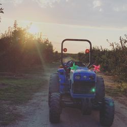 Lucky You Orchards - Escalon - Old blue tractor ride