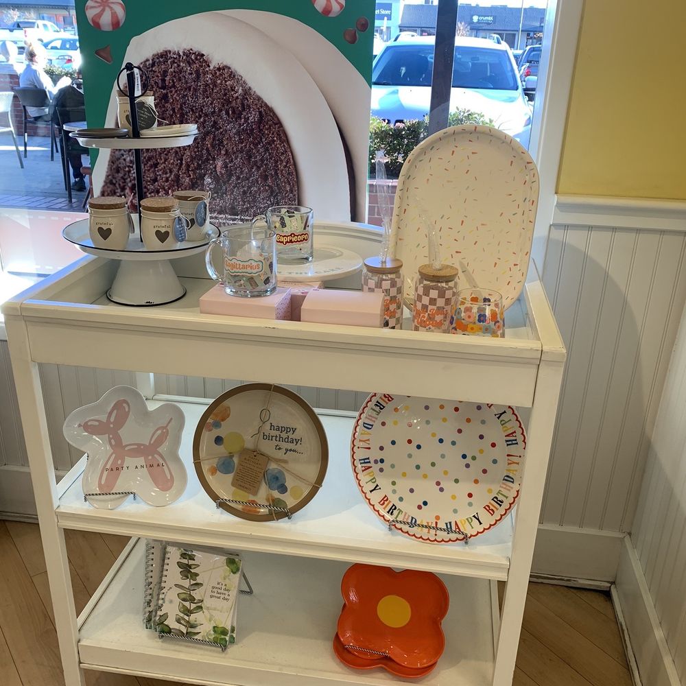Decorative plates, cups, etc. Decorative plates, cups, etc.
