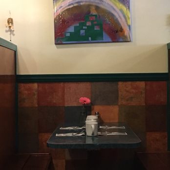 Egghead's Restaurant - Decor - Breakfast & Brunch Near Me - Fort Bragg, California