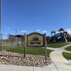 Bryce Canyon City Park - Basketball courts and a big playground