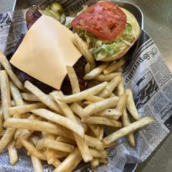Wanderoos Bar & Grill - California burger with bacon and cheese added
