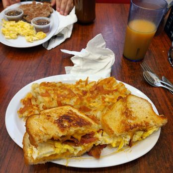 Crazy Otto's Diner - Egg bacon and ham sandwhich - American Near Me - Santa Clarita, California