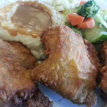 Dale's Diner - Fried Chicken Dinner with mashed potatoes and veggies - Diners Near Me - Long Beach, California