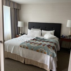Cambridge Suites Toronto - King bed separated from living room area