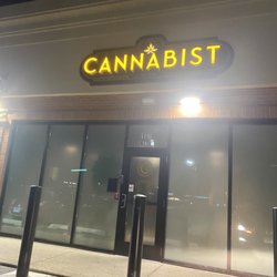 Cannabist -Villa Park - Wrong timings listed on the door. Says they close at 9pm however they actually close earlier.