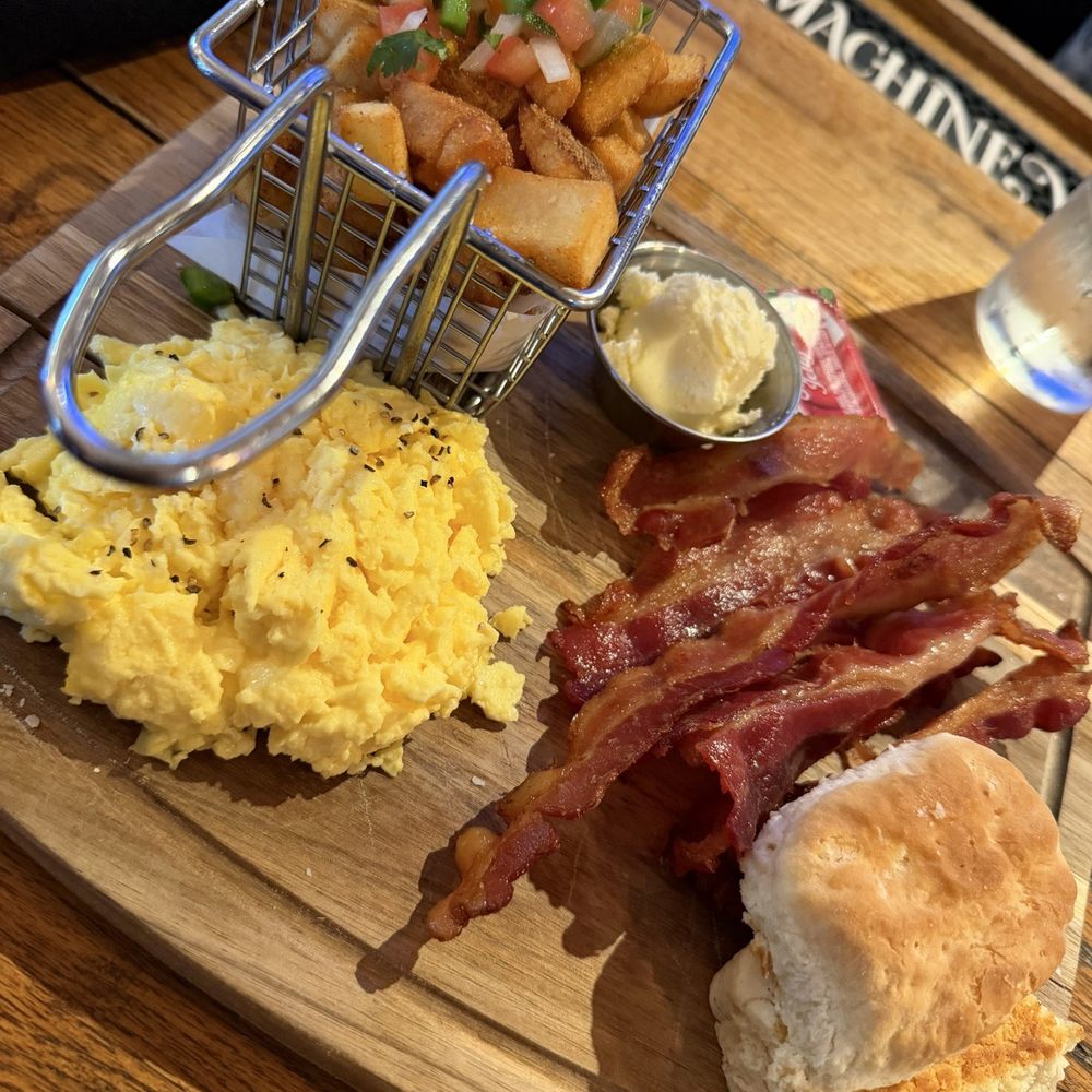 Big Machine Distillery & Tavern - Distilleries Near Me - Nashville, Tennessee