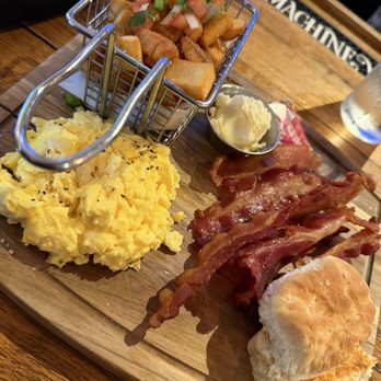 Big Machine Distillery & Tavern - Distilleries Near Me - Nashville, Tennessee