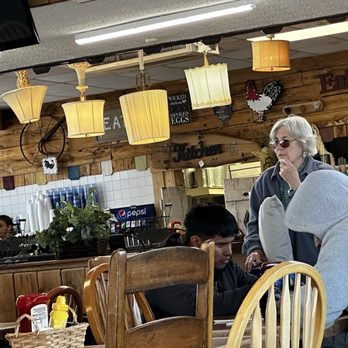Oven Mitt - Inside the restaurant - Salad Near Me - Barbourville, Kentucky Oven Mitt - Inside the restaurant - Salad Near Me - Barbourville, Kentucky
