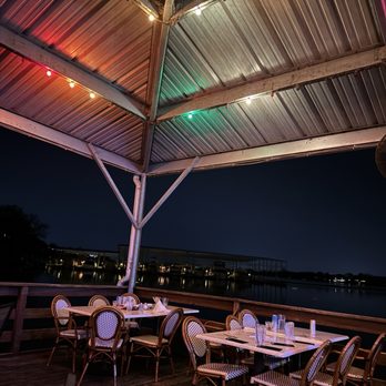 Sam's - Blue Turtle Bay - Outside seating - Sports Bars Near Me - Old Hickory, Tennessee