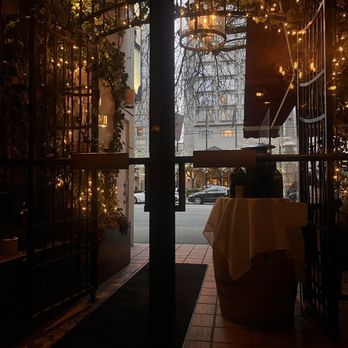 Italian Kitchen - indoor - Italian Near Me - Vancouver, British Columbia
