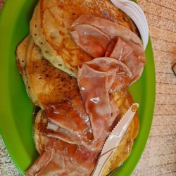7 x 7 - Hot cakes y Jamon.  Pancakes with ham.