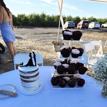 Famous Creations - Bakeries Near Me - Fairfield, California